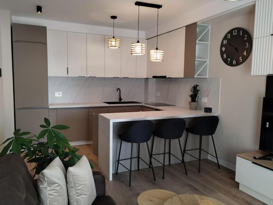 Hospitality By The Lake Home Сибиу Экстерьер фото